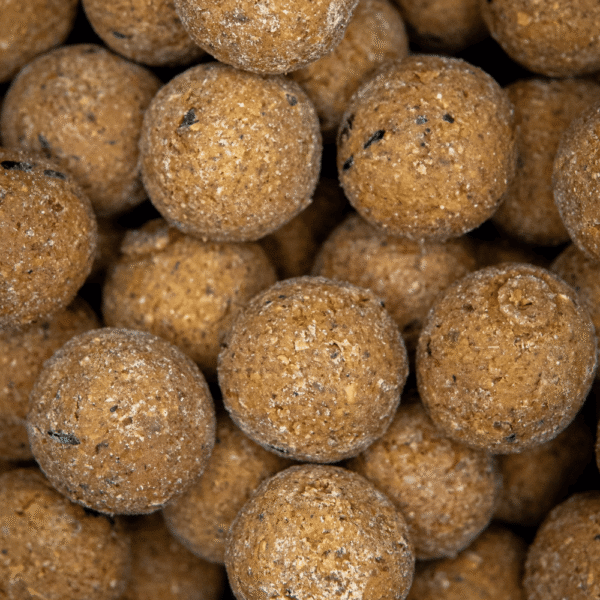 Boilies solubles Pineapple & Scopex – Detalle de la textura y color del cebo afrutado