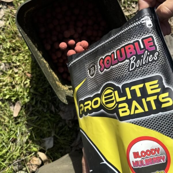 Boilies Bloody Mulberry – Detalle del color rojizo intenso y textura blanda