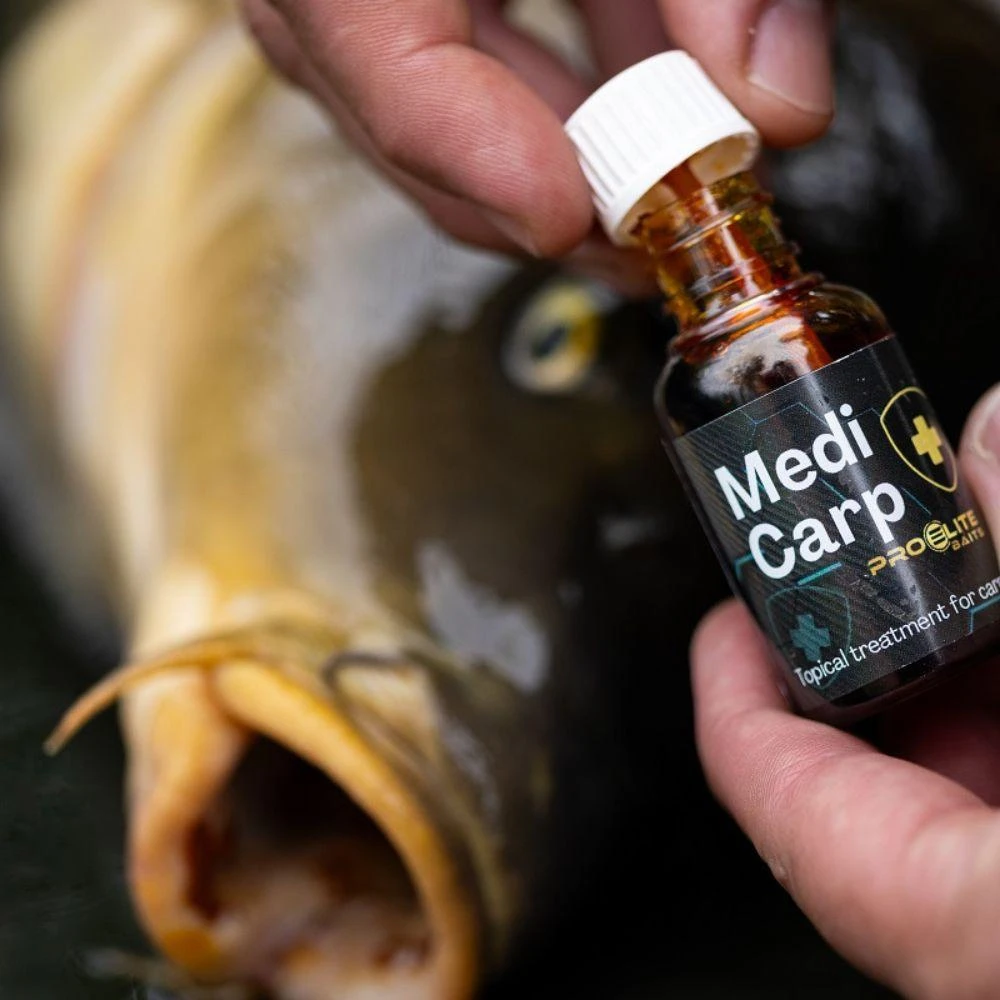 MediCarp Antiséptico Brush – Pro Elite Baits, solución tópica inocua para heridas de carpas en carpfishing